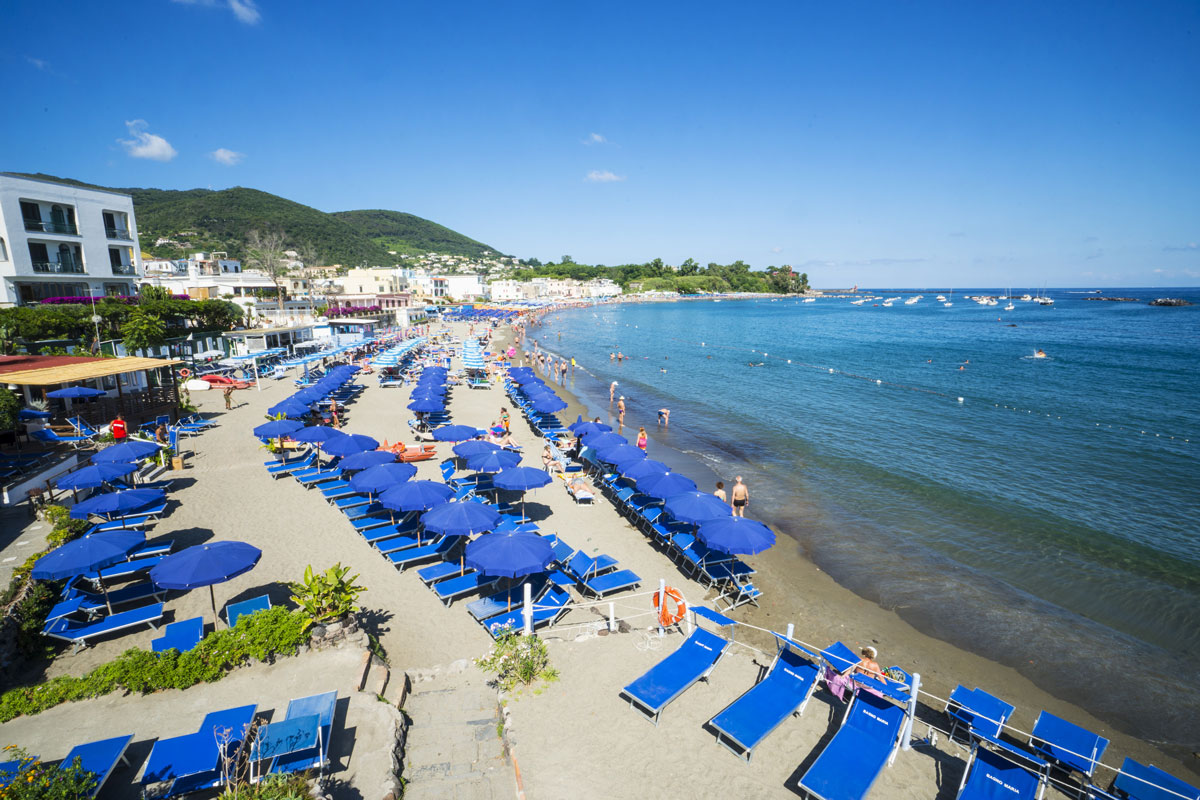 Spiaggia di San Pietro Ischia Porto